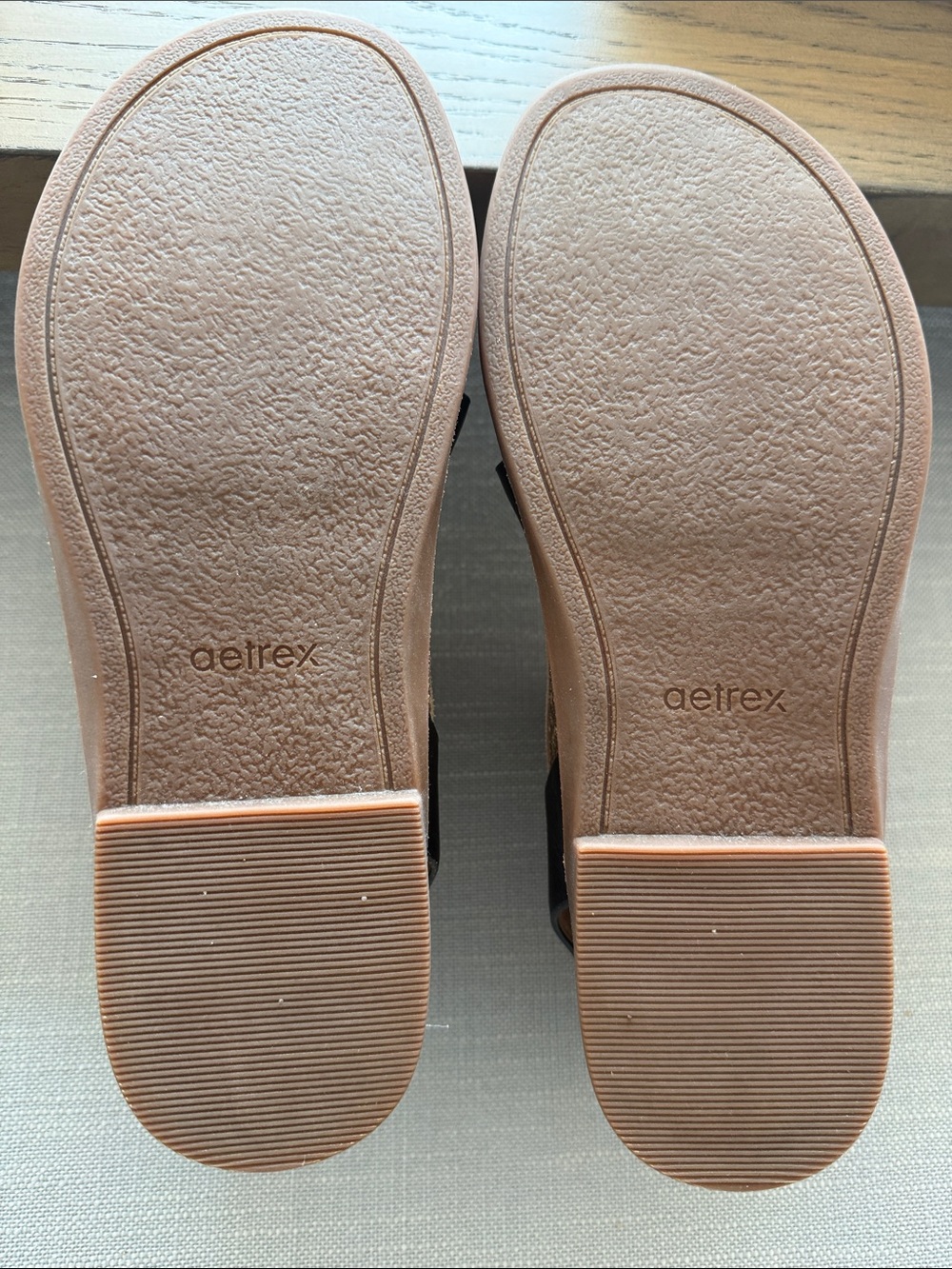 Aetrex TAMARA asymmetrical quarter strap sandals. Black.Size 7.5 - Picture 4 of 6
